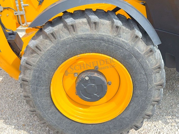 2019-jcb-540-140-image-75