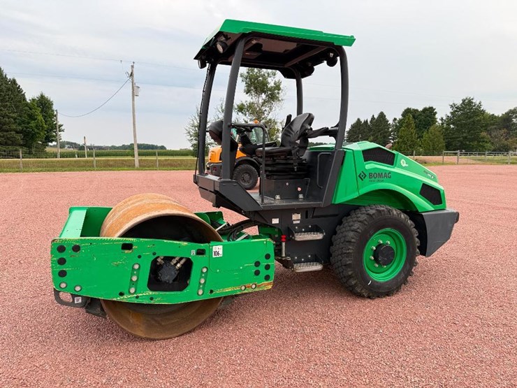 2019-bomag-bw145d-5-image-1