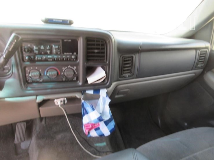 2002-chevrolet-tahoe-image-9