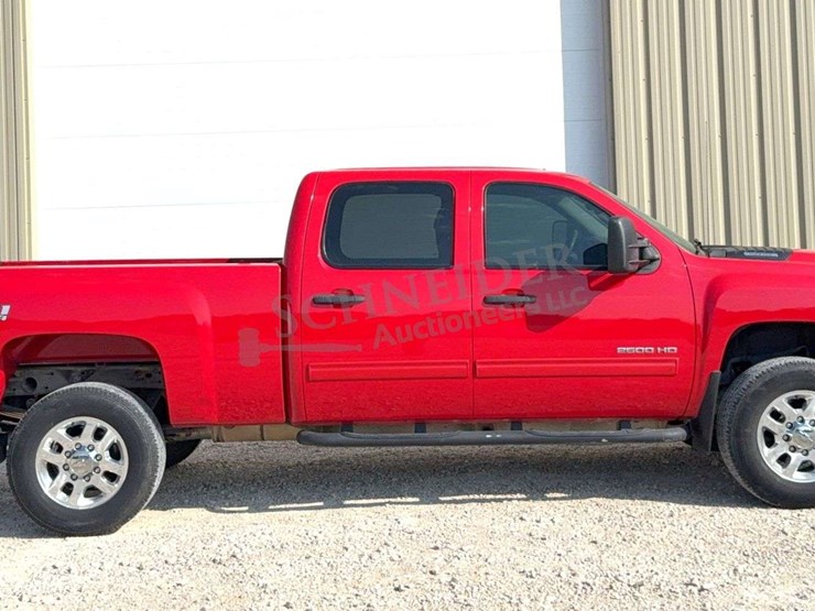 2013-chevrolet-2500hd-image-3