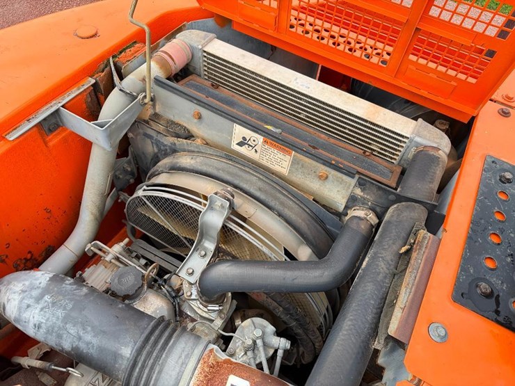 hitachi-zx225us-lc-image-41