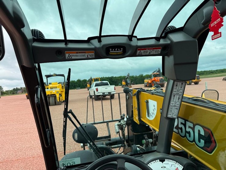 2021-caterpillar-th255c-image-52