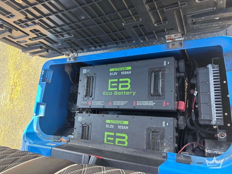 2024-vivid-ev-6-person-electric-cart-image-10