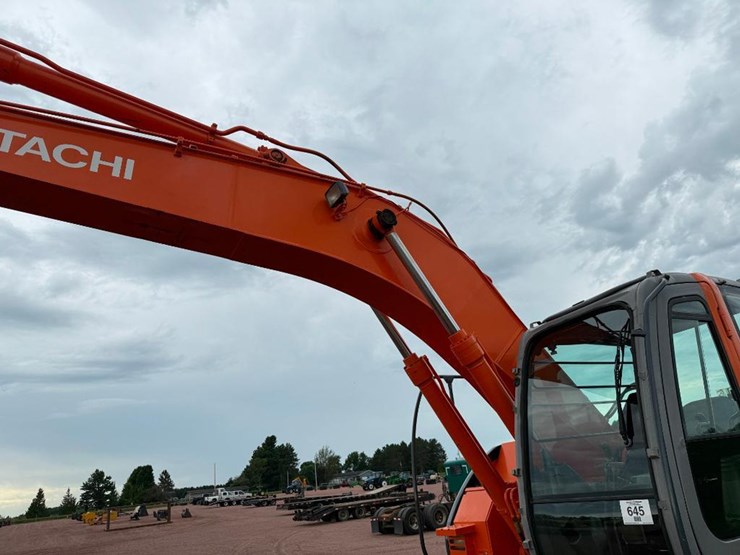 hitachi-zx225us-lc-image-34