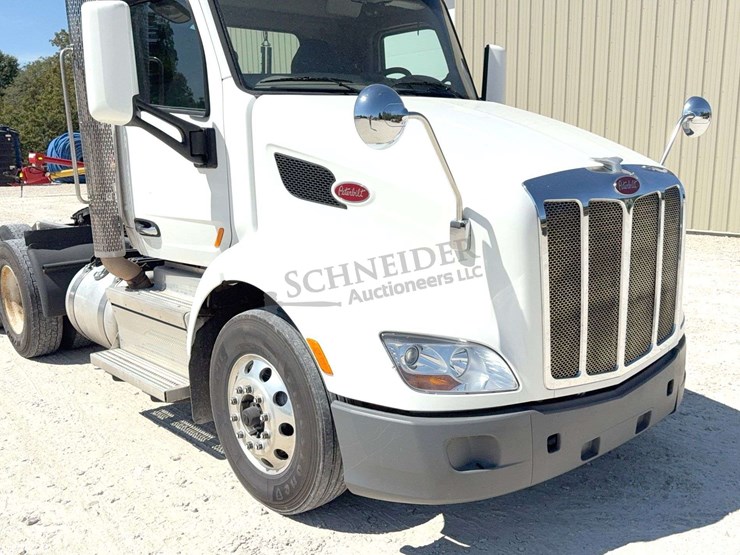 2018-peterbilt-579-image-10