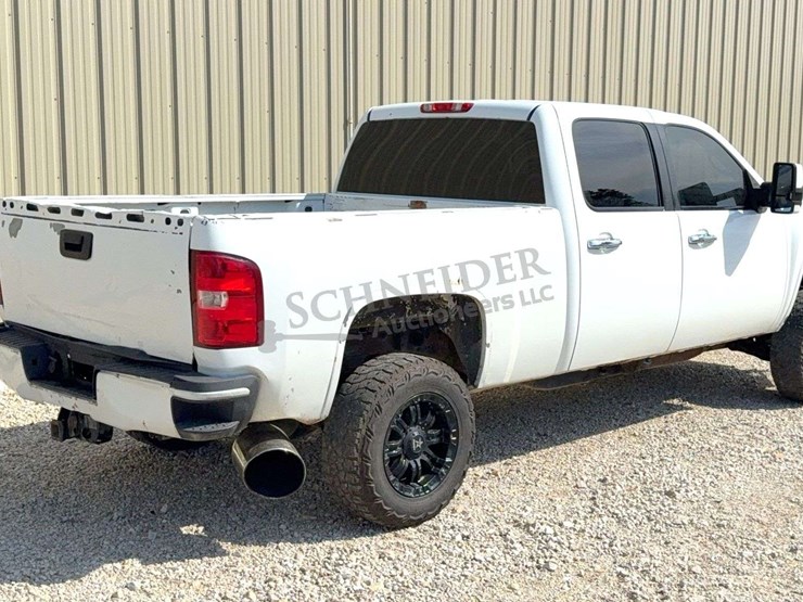 2011-chevrolet-2500hd-image-5