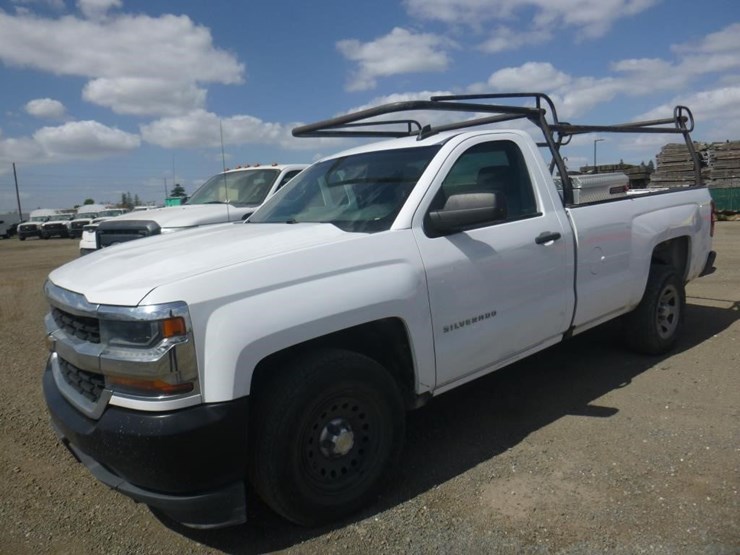 2018-chevrolet-1500-image-1