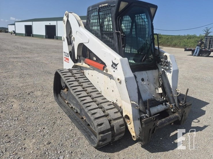 2007-bobcat-t320-image-4