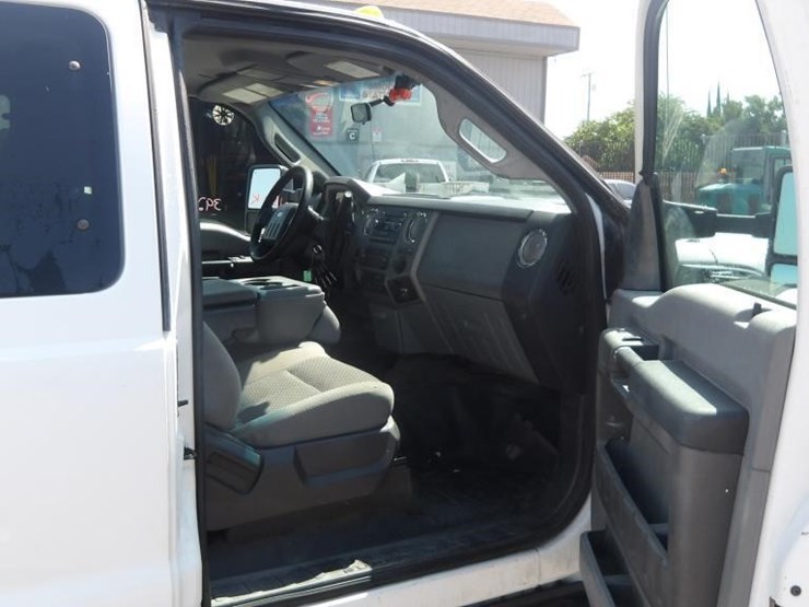 2011-ford-f550-image-13