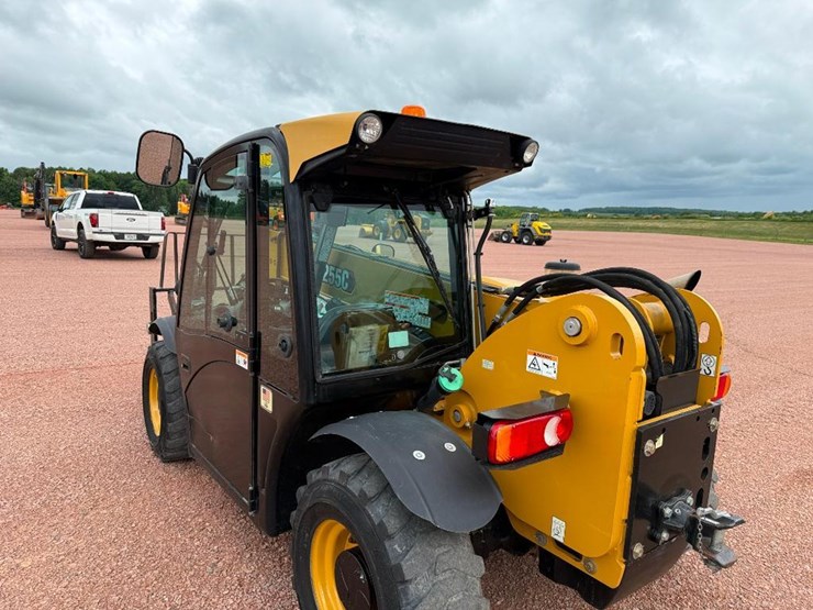 2021-caterpillar-th255c-image-26