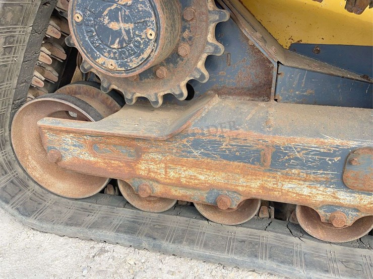 2020-deere-331g-image-17
