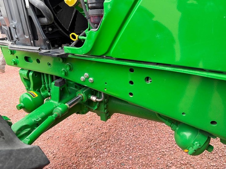 john-deere-6120r-image-40