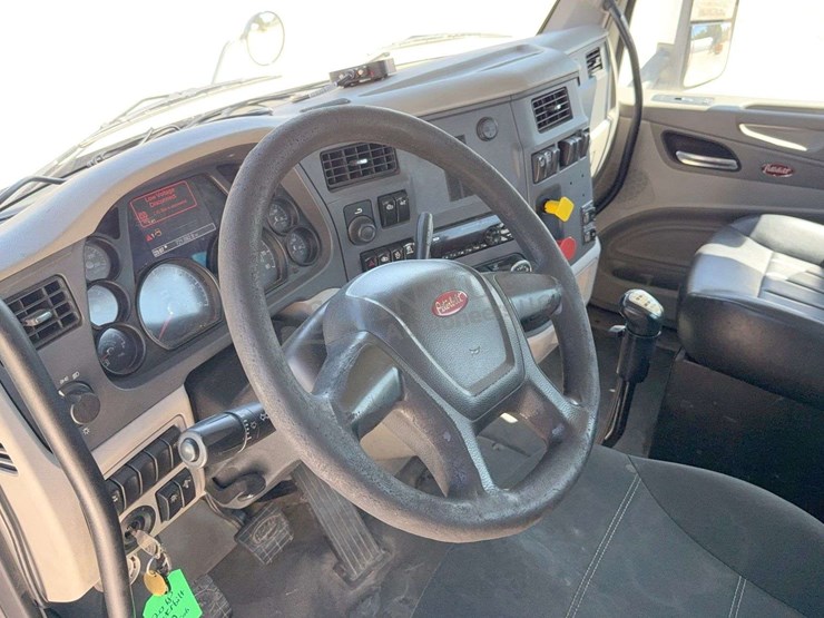 2018-peterbilt-579-image-76
