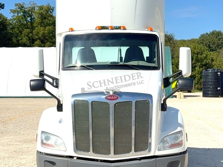 2020-peterbilt-579-image-8