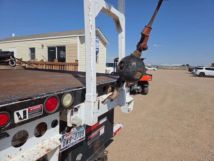 2006-peterbilt-335-image-6
