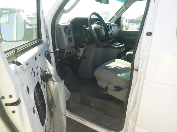 2012-ford-e350-image-8