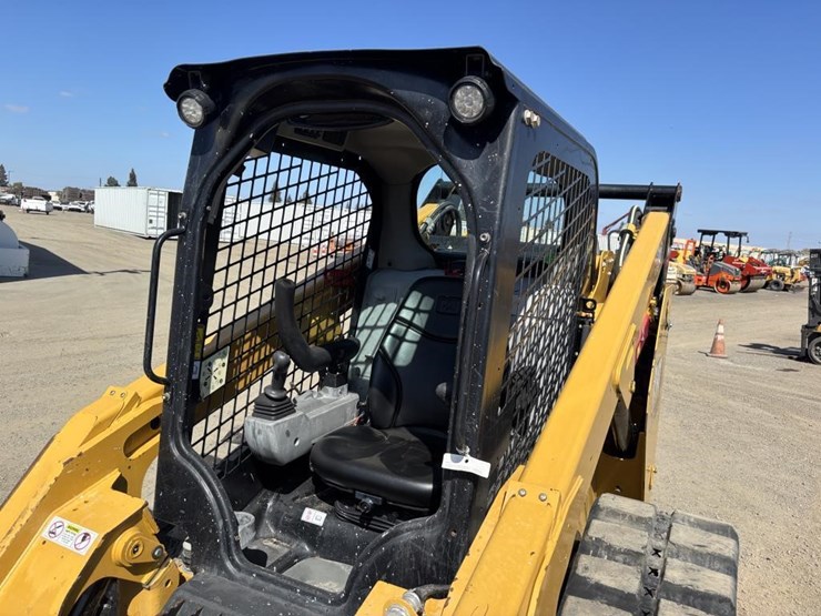 2020-caterpillar-289d3-image-21