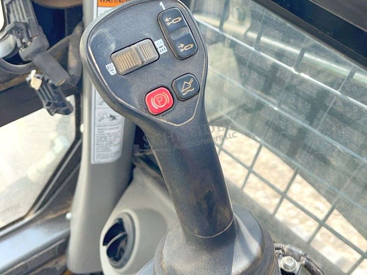 2021-new-holland-c327-image-32