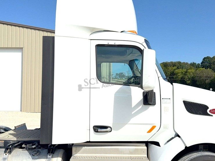 2020-peterbilt-579-image-15