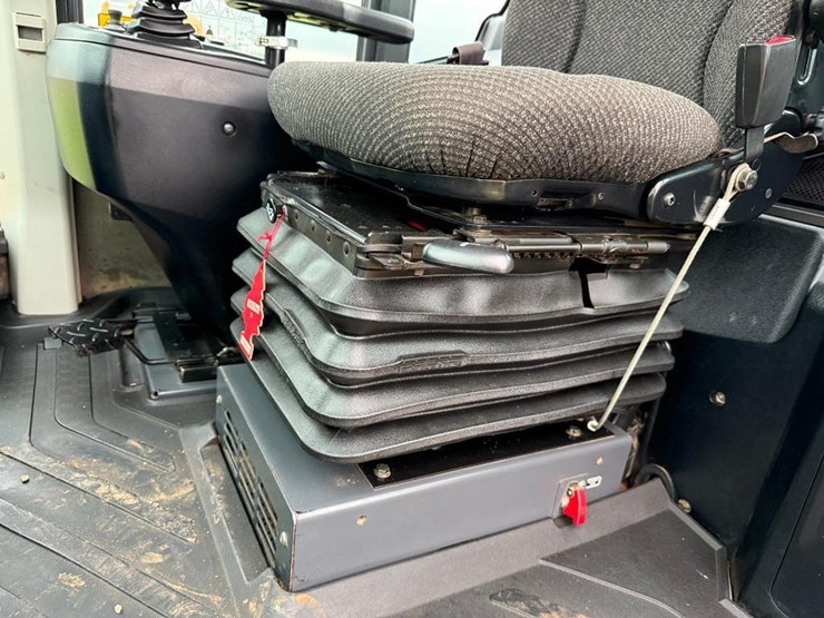 2017-doosan-dl250-5-image-47