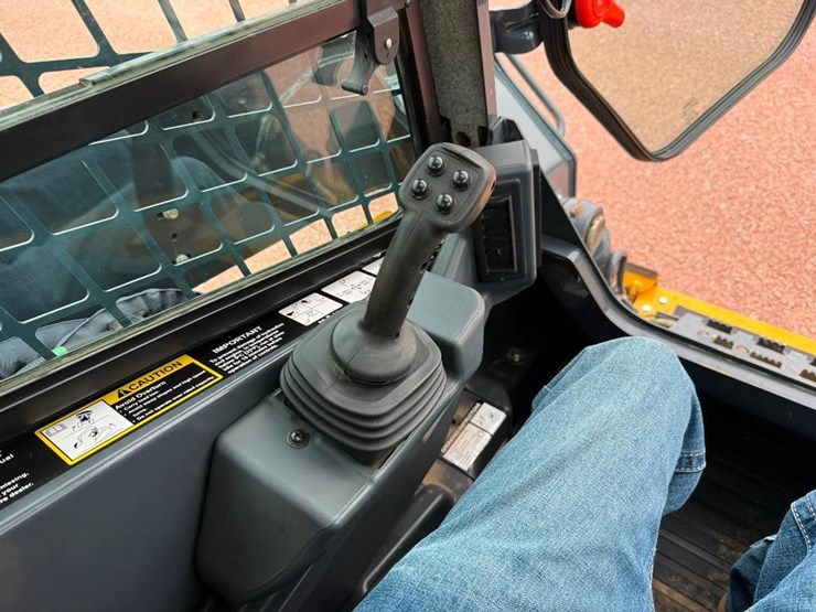 2022-deere-333g-image-30