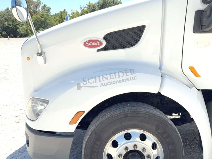 2018-peterbilt-579-image-44