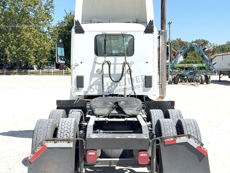 2018-peterbilt-579-image-7