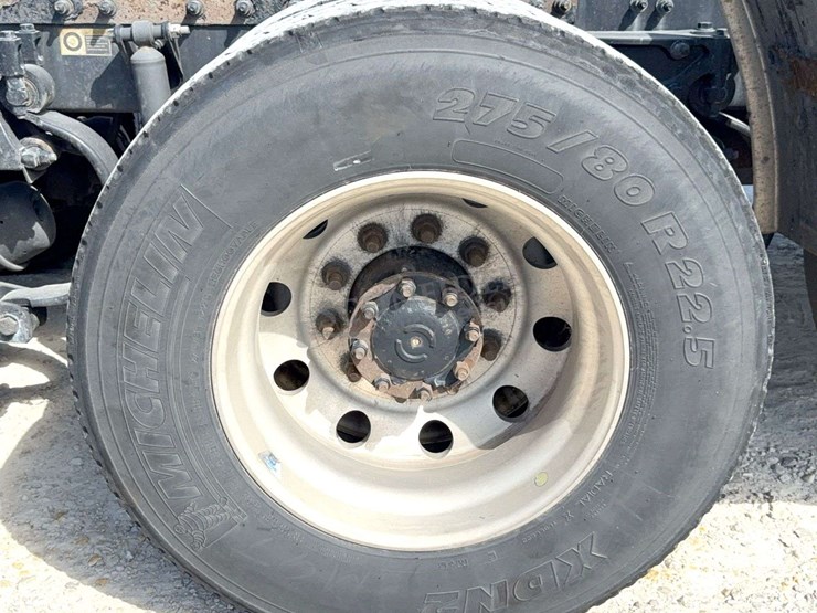2020-peterbilt-579-image-24