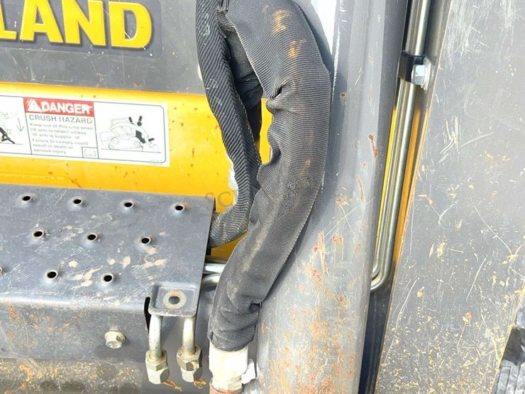 2021-new-holland-c327-image-10