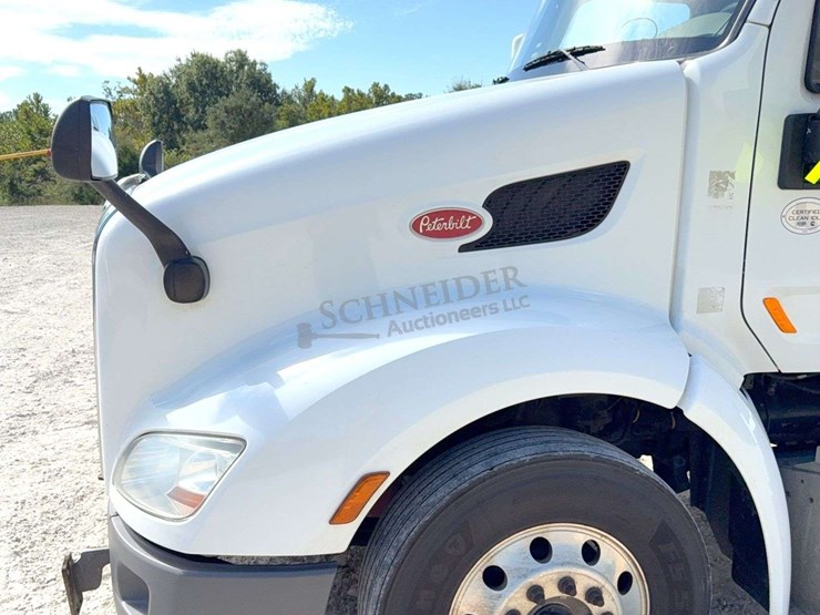2020-peterbilt-579-image-49