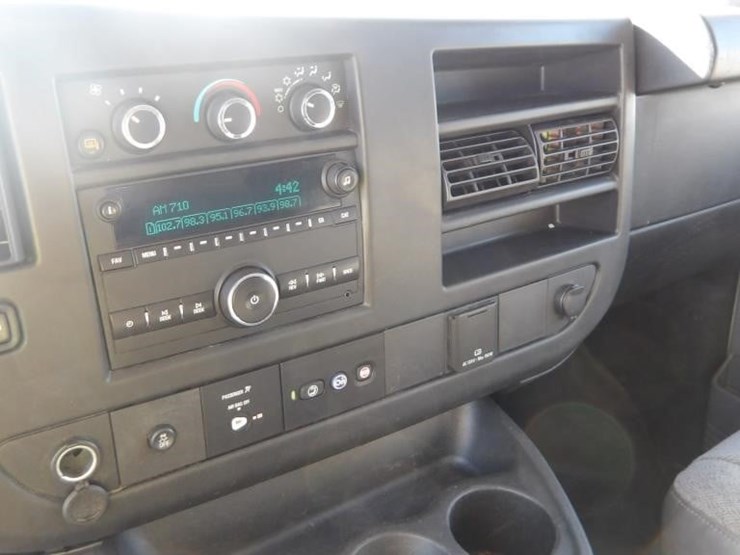 2017-utility-van-image-17