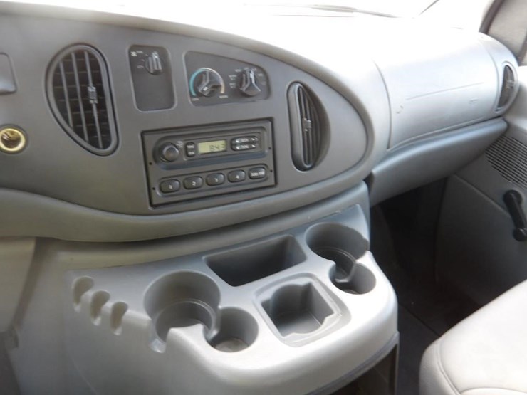 2005-ford-e350-image-16