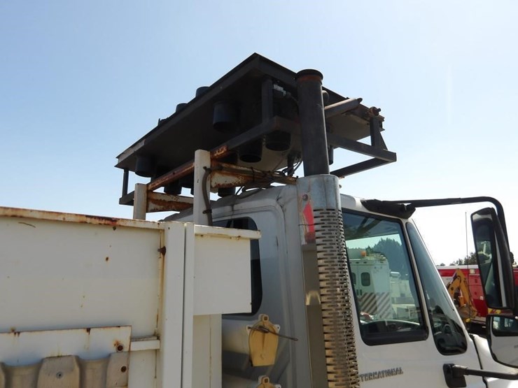 2004-international-durastar-4300-image-19