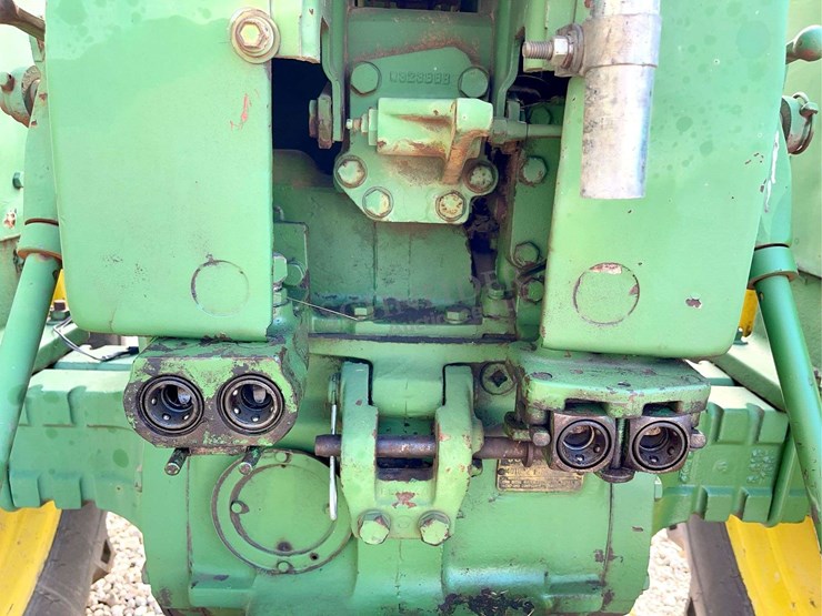 john-deere-4010-image-24