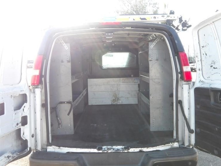 2017-utility-van-image-12