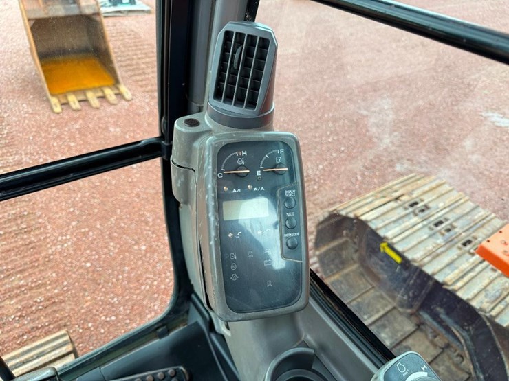 hitachi-zx225us-lc-image-56