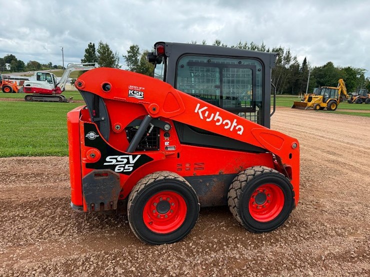 2023-kubota-ssv65-image-4