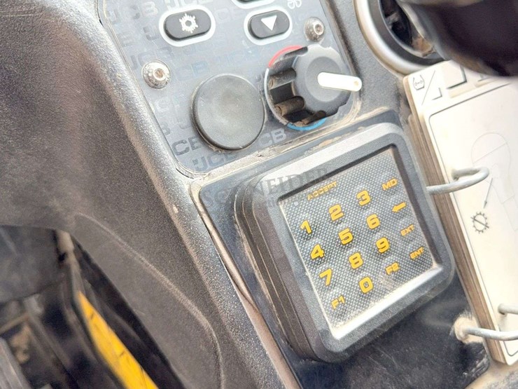 2019-jcb-540-140-image-54
