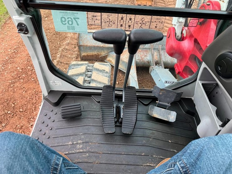 takeuchi-tb290-image-50