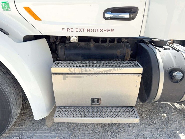 2020-peterbilt-579-image-46