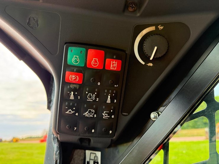 deere-325g-image-32