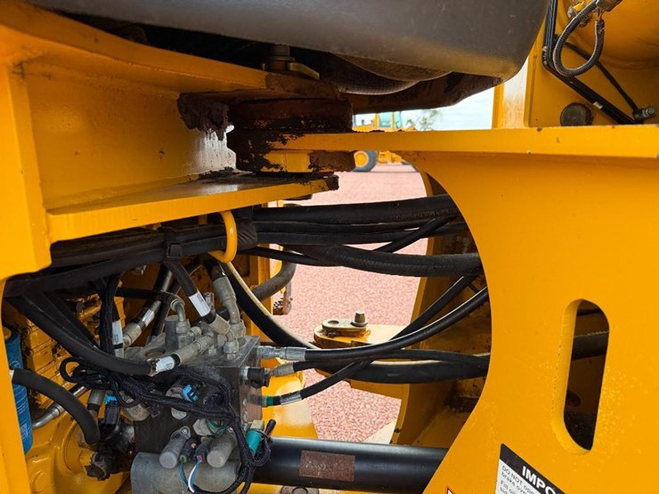 deere-524k-image-28