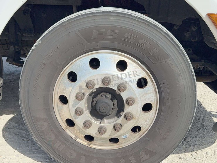 2020-peterbilt-579-image-13