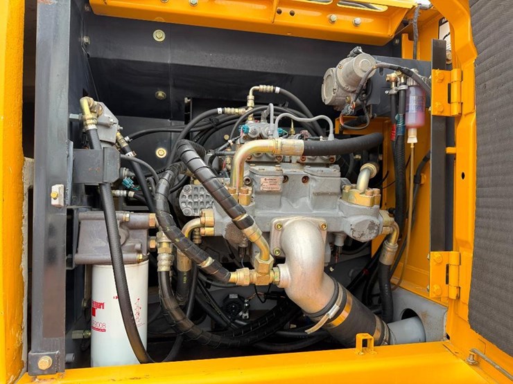 deere-210c-w-image-32