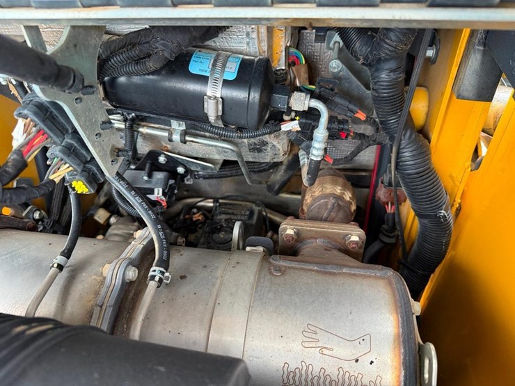 2020-deere-325g-image-31