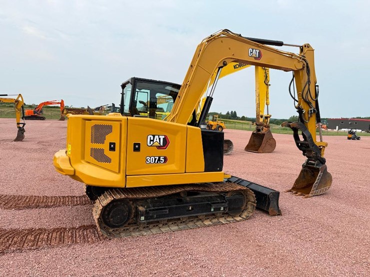 caterpillar-307.5-image-3