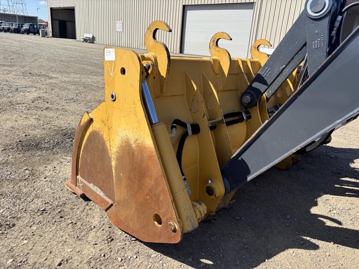 2021-deere-210l-image-9