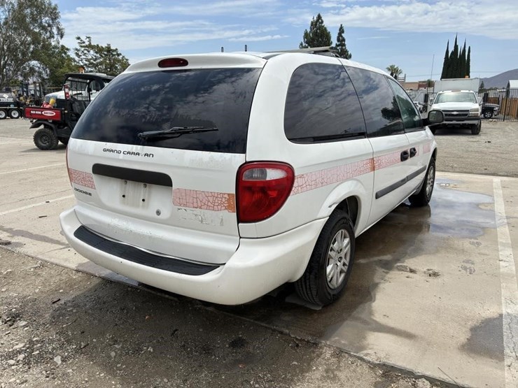 2005-dodge-grand-caravan-image-4