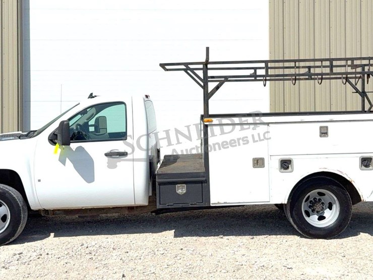2009-chevrolet-3500-image-4