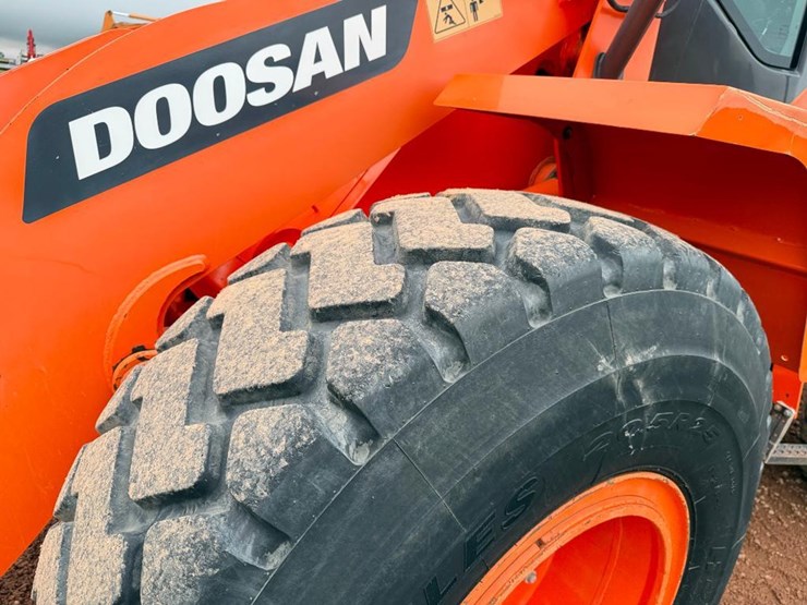 2017-doosan-dl250-5-image-8